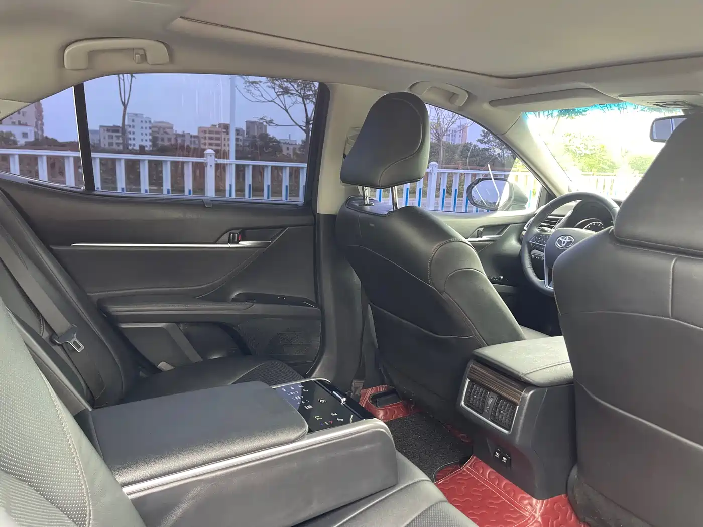 Toyota Camry 2018 2.5Q Flagship Edition фото 12