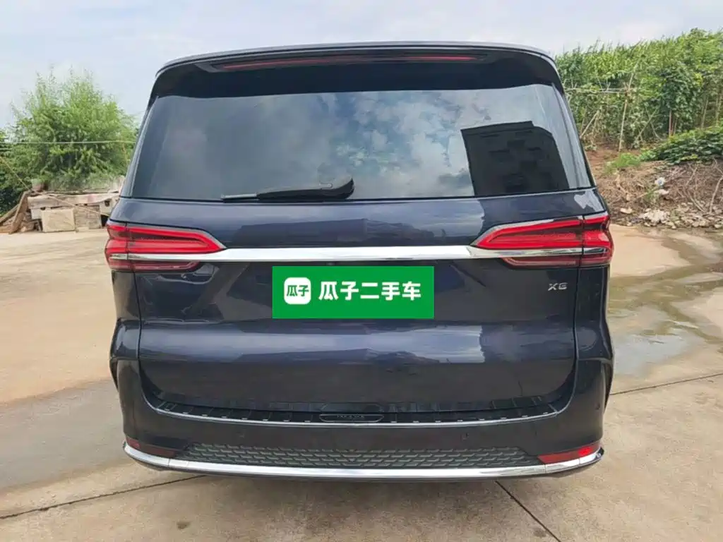 Фото 6 - Roewe iMAX8