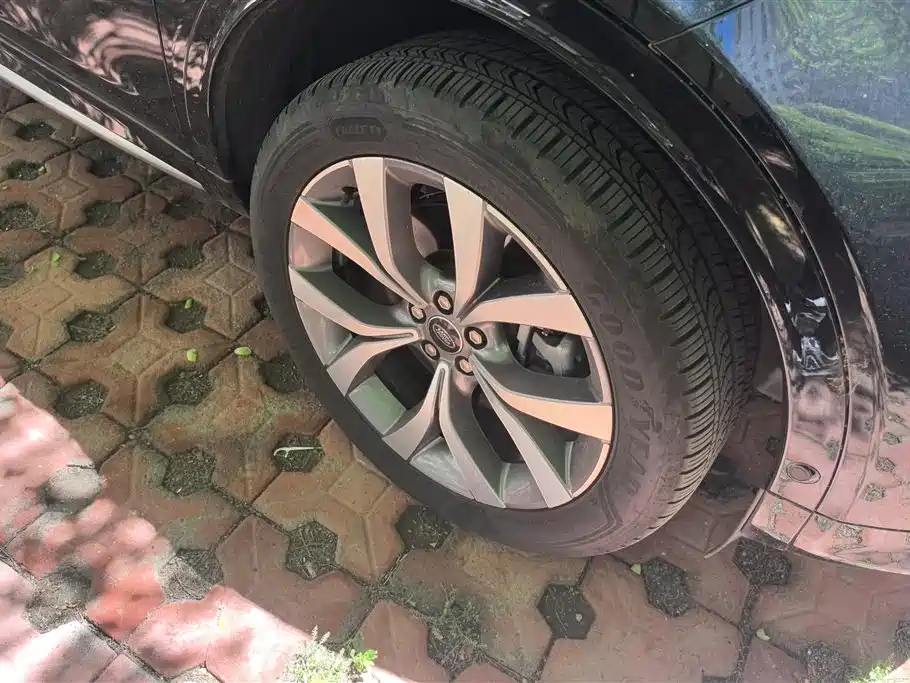 Land Rover Discovery Sport 2024 Luxury Custom Edition фото 6