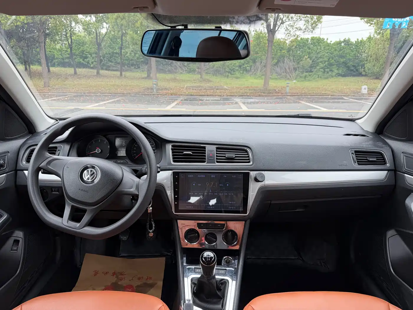 Volkswagen Lavida 2015 1.6L Manual Trend Edition фото 10