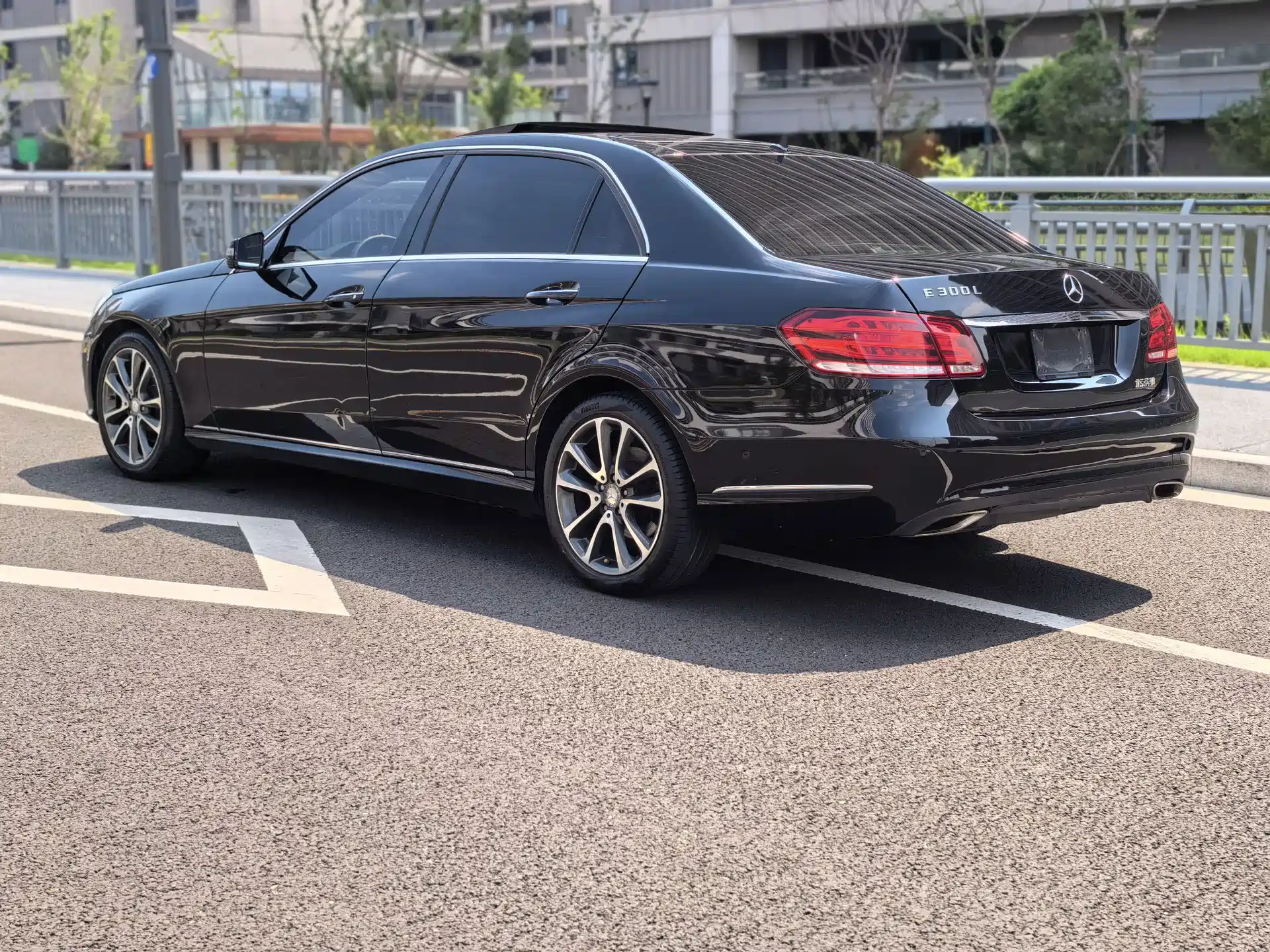 صورة 5 - Mercedes-Benz E-Class