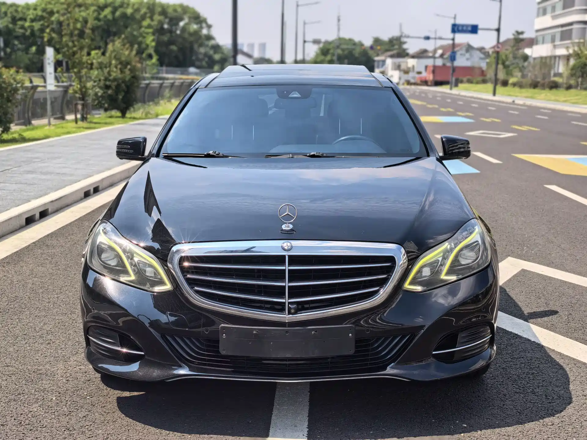 صورة 2 - Mercedes-Benz E-Class