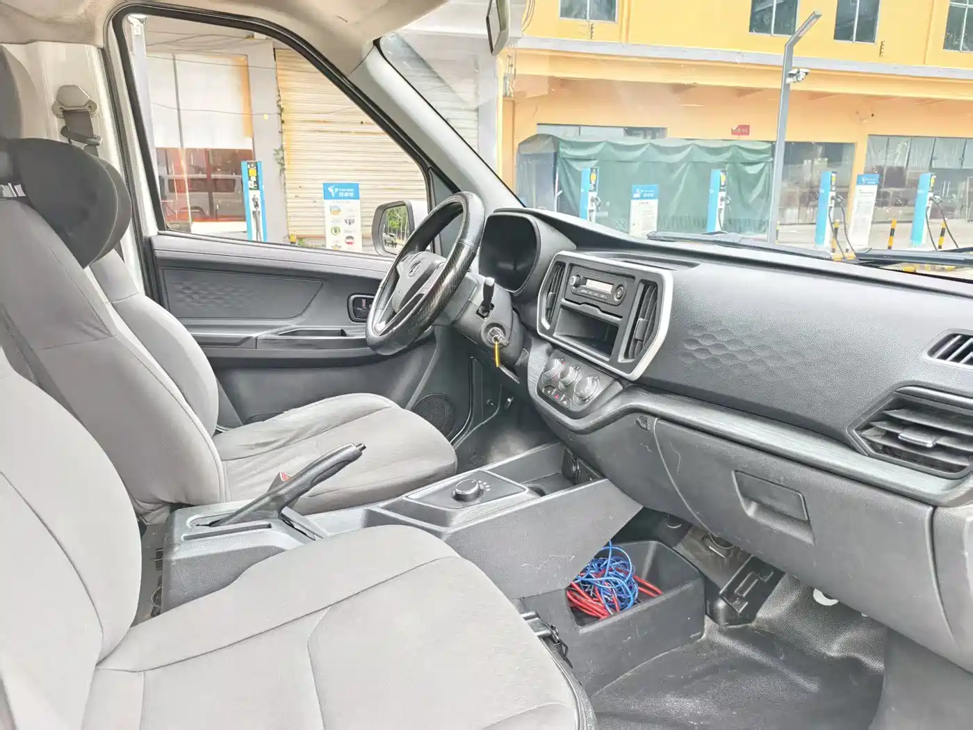 Changan Kaicheng Changan Ruixing EM80 2025 2025 Model Passenger Version Comfort Type 6-seater 300km Tailgate