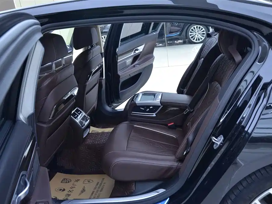 BMW 7 Series 2021 Model 730Li Luxury Package фото 5