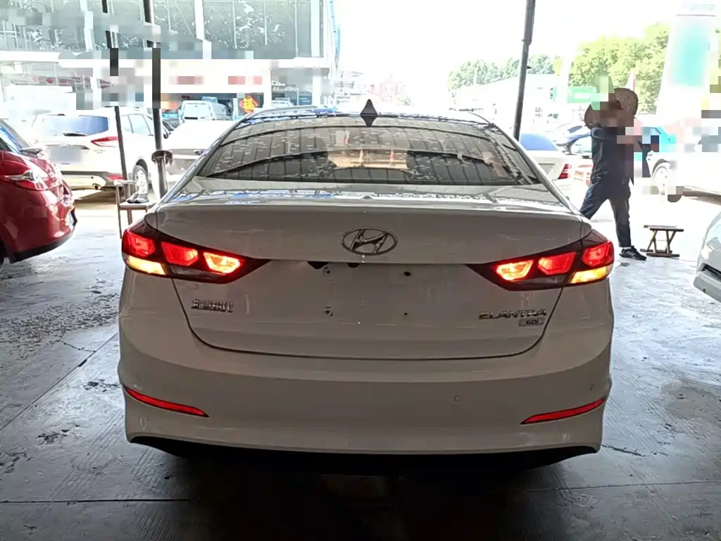 Hyundai Elantra 2016 Model 1.6L Automatic Smart Elite фото 6