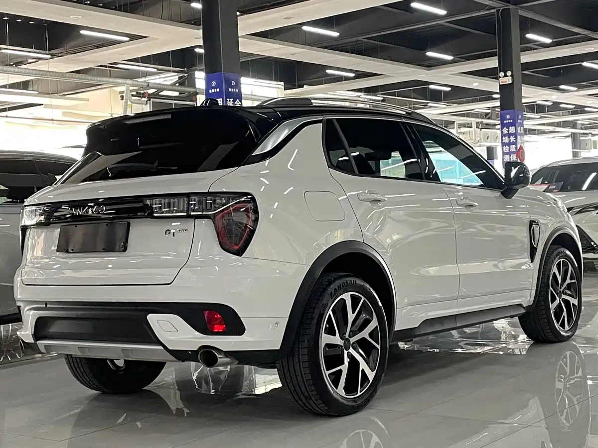 Lynk & Co 01 2017 2.0T AWD Pro фото 3