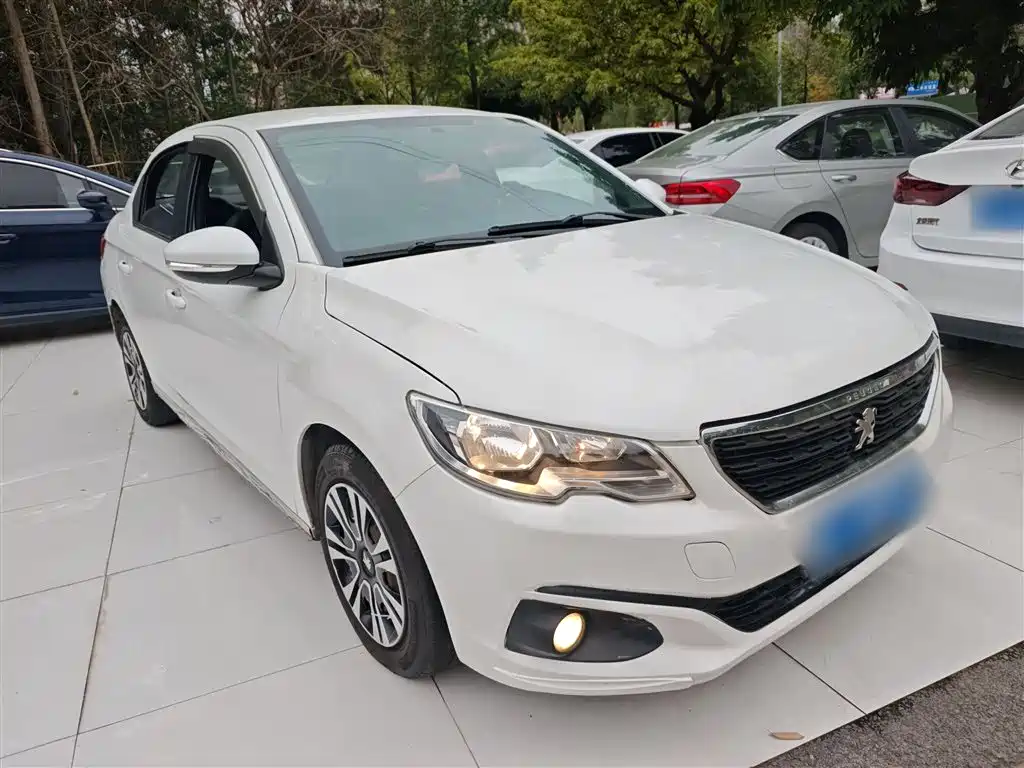 Peugeot 301 2018 1.6L Manual Comfort Edition фото 4