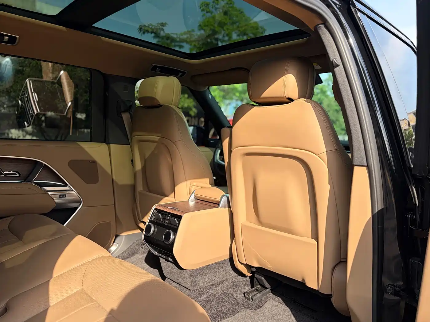 Land Rover Range Rover 2025 3.0 L6 400PS Flourishing Era Extended Wheelbase фото 19