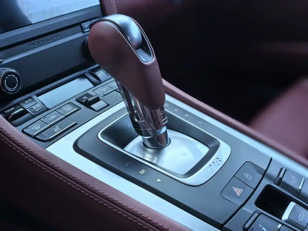 PORSCHE 718