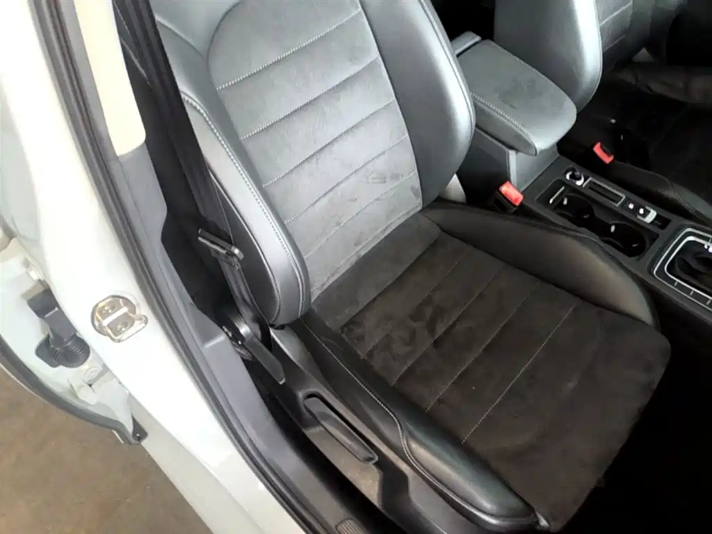 Volkswagen Golf 2018 230TSI Automatic Luxury фото 25