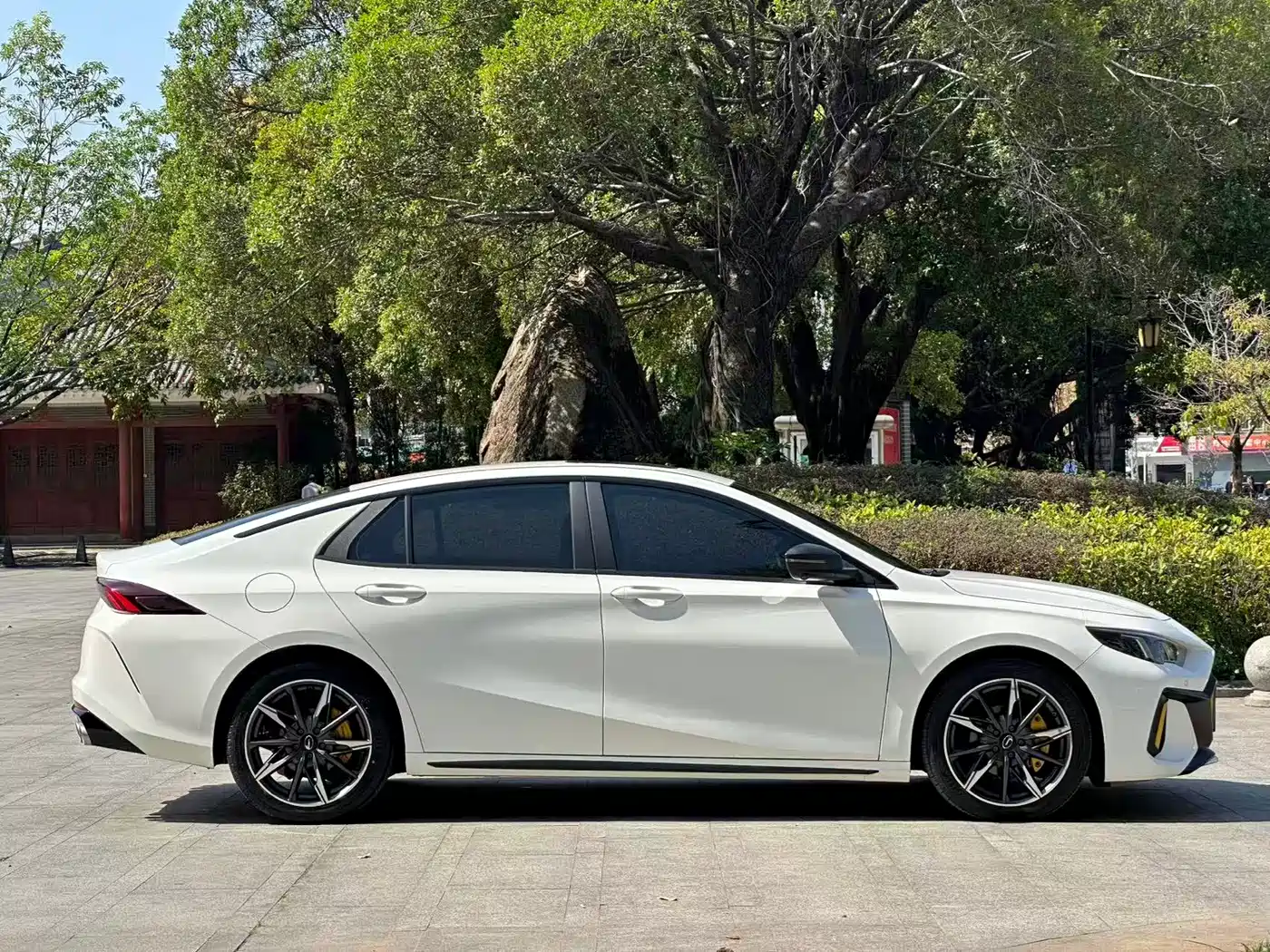 GAC Trumpchi Trumpchi Emkoo 2023 270T DCT J16 Edition фото 7