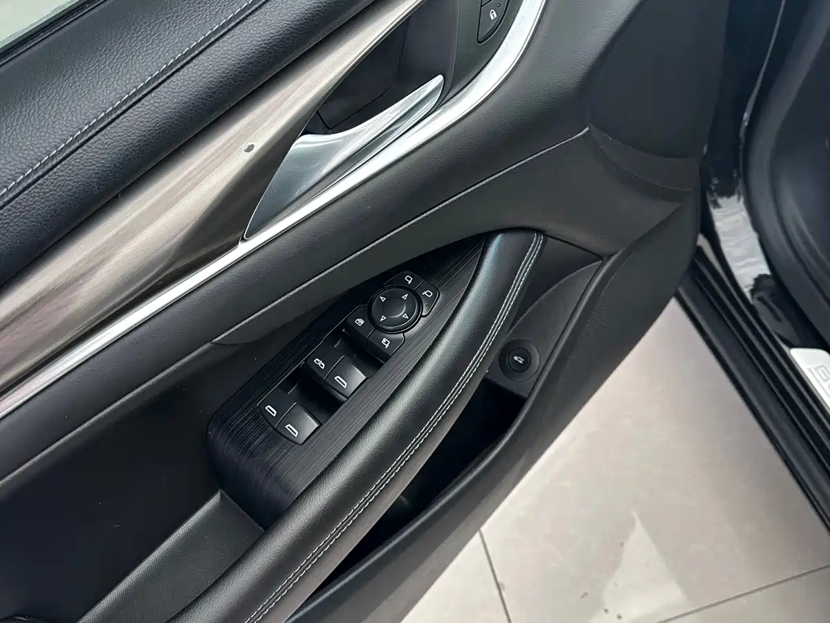 Buick LaCrosse 2018 Model 20T Elite Edition фото 14