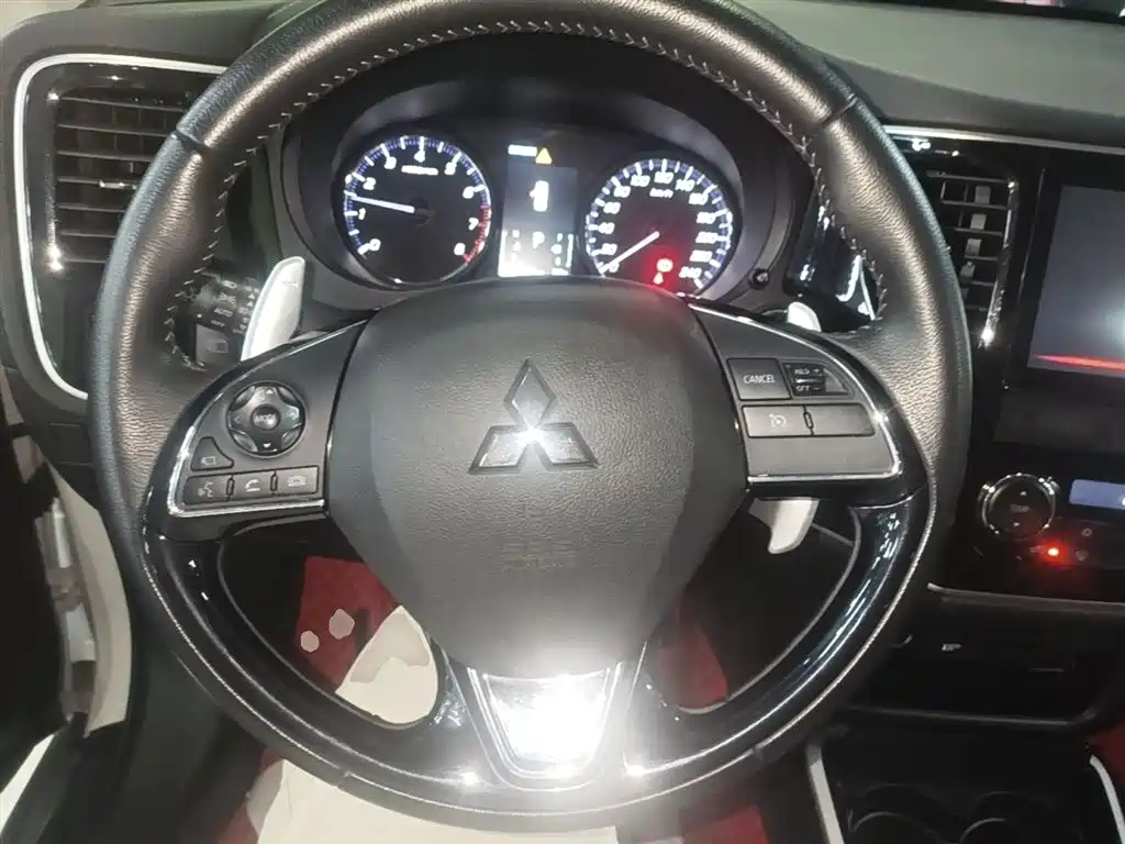 Mitsubishi Outlander 2019 2.4L 4WD Deluxe Edition 7-Seater China VI фото 11