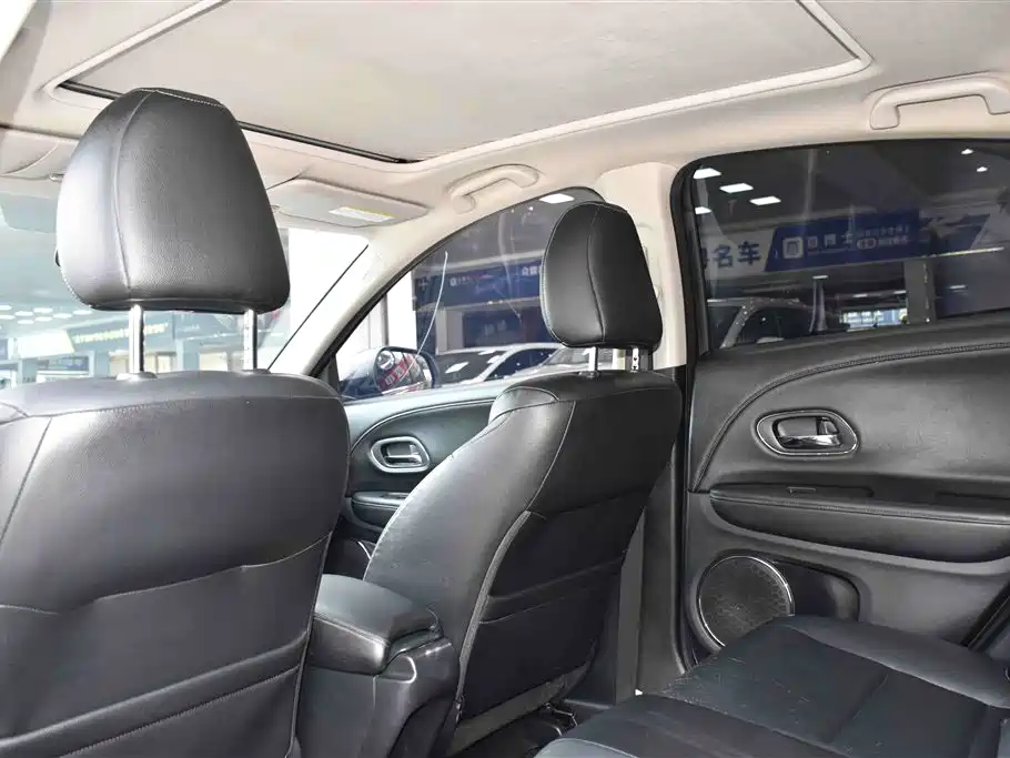 Honda Vezel 2015 2015 1.8L CVT 4WD Flagship Model