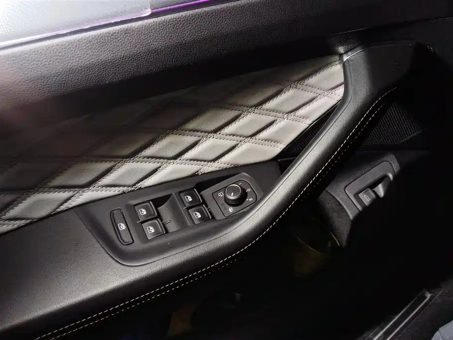Volkswagen Magotan 2023 Model 2 Million Commemorative Edition 380TSI DSG Flagship фото 7