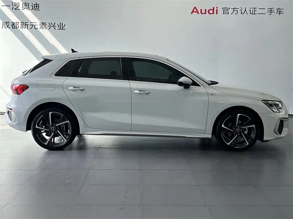 Audi A3 2024 Model Sportback 35 TFSI Fashion Sport фото 3