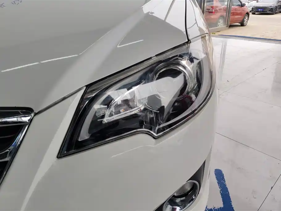 Toyota Corolla 2013 1.6L Manual Luxury Edition фото 5