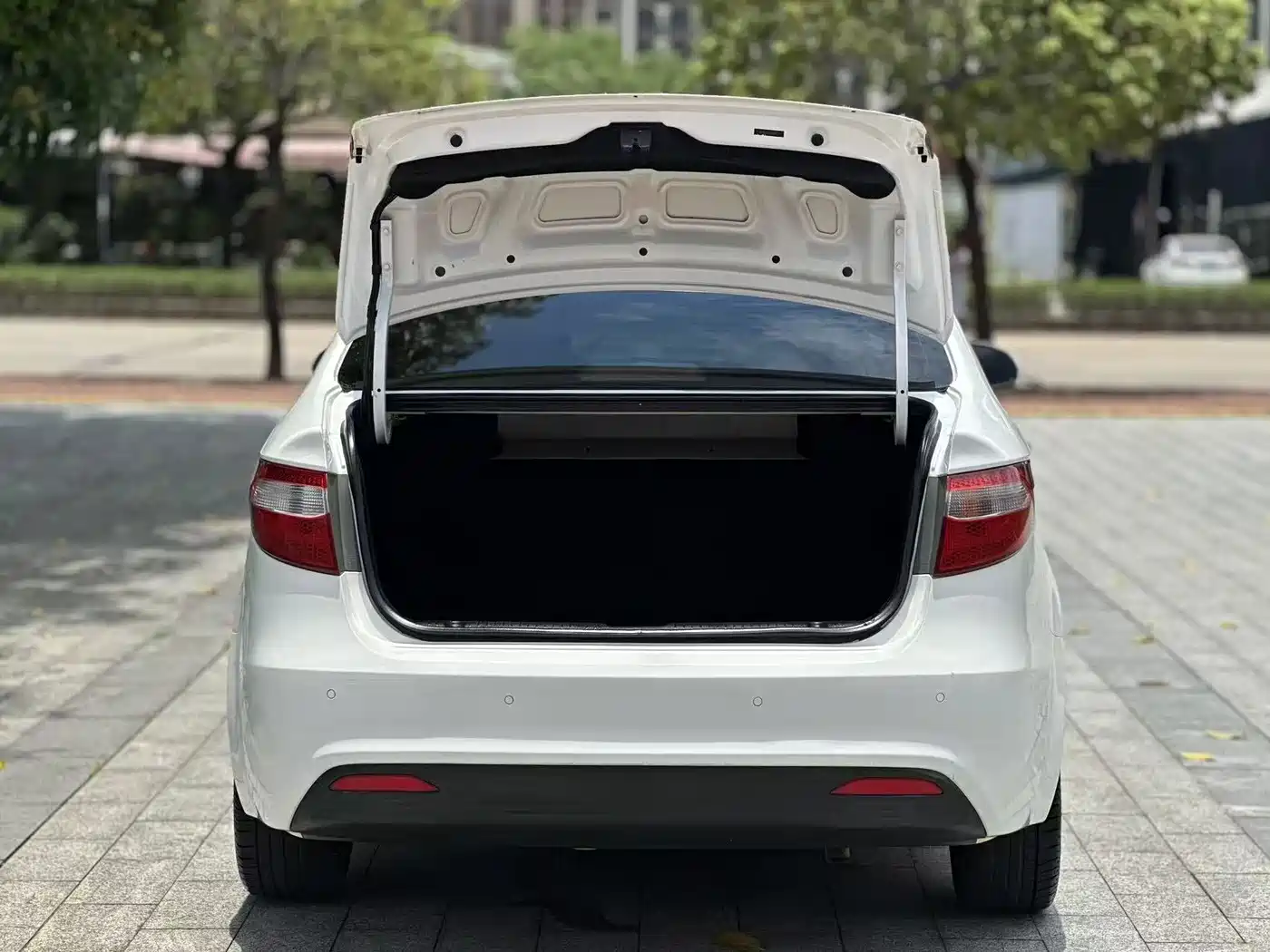 Kia K2 2012 Sedan 1.6L AT Premium Commemorative Edition фото 15