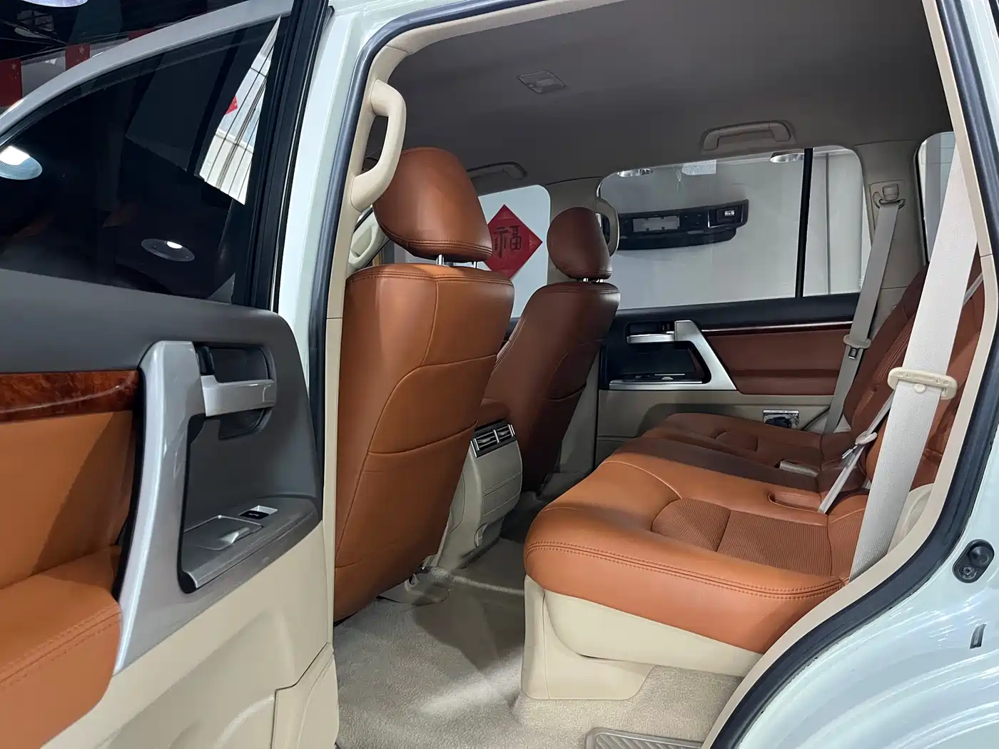 Toyota Land Cruiser (Import) 2015 4.0L V6 Middle East Low Configuration Edition фото 6