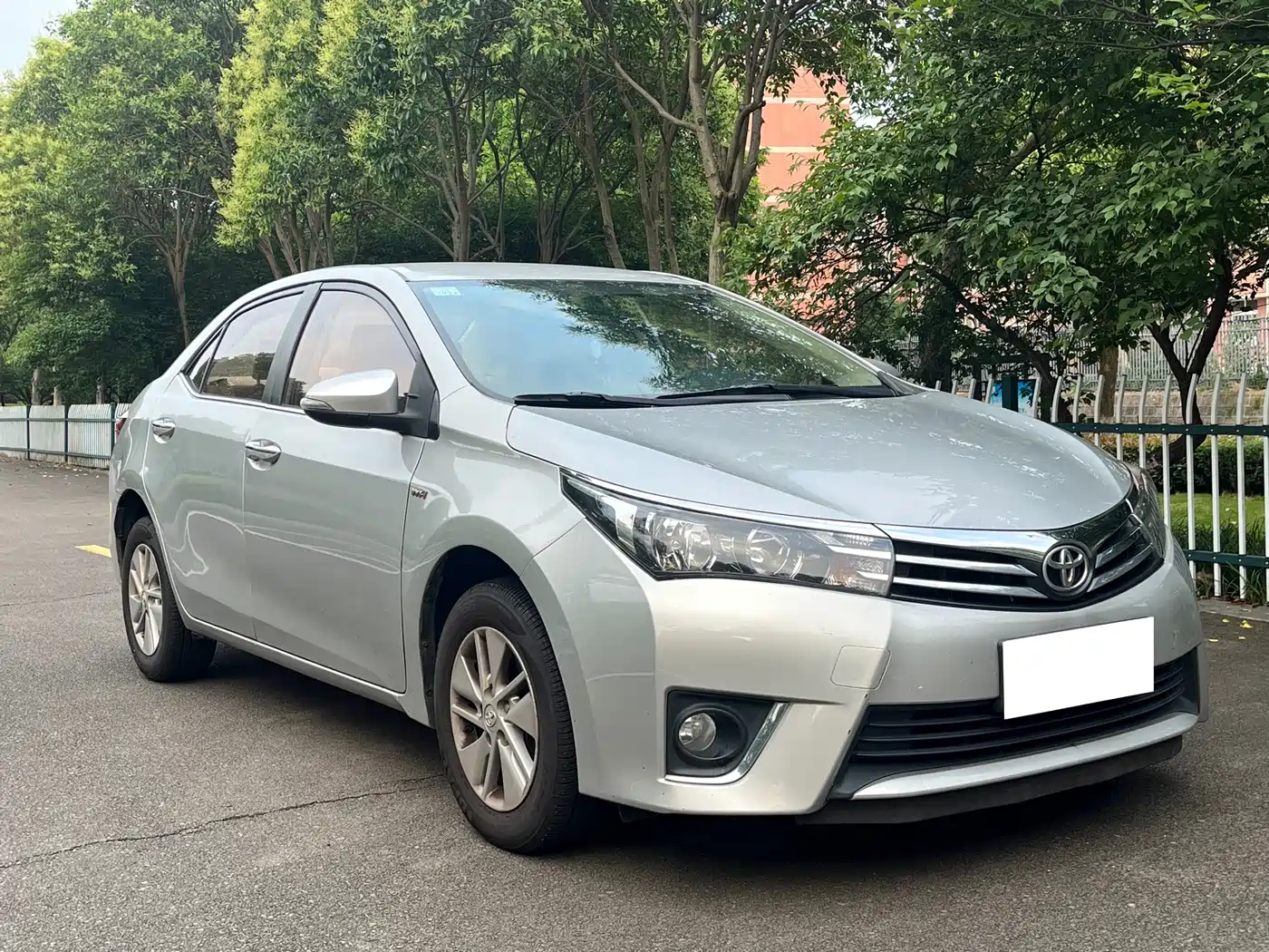 Toyota Corolla 2014 1.6L CVT GL фото 3
