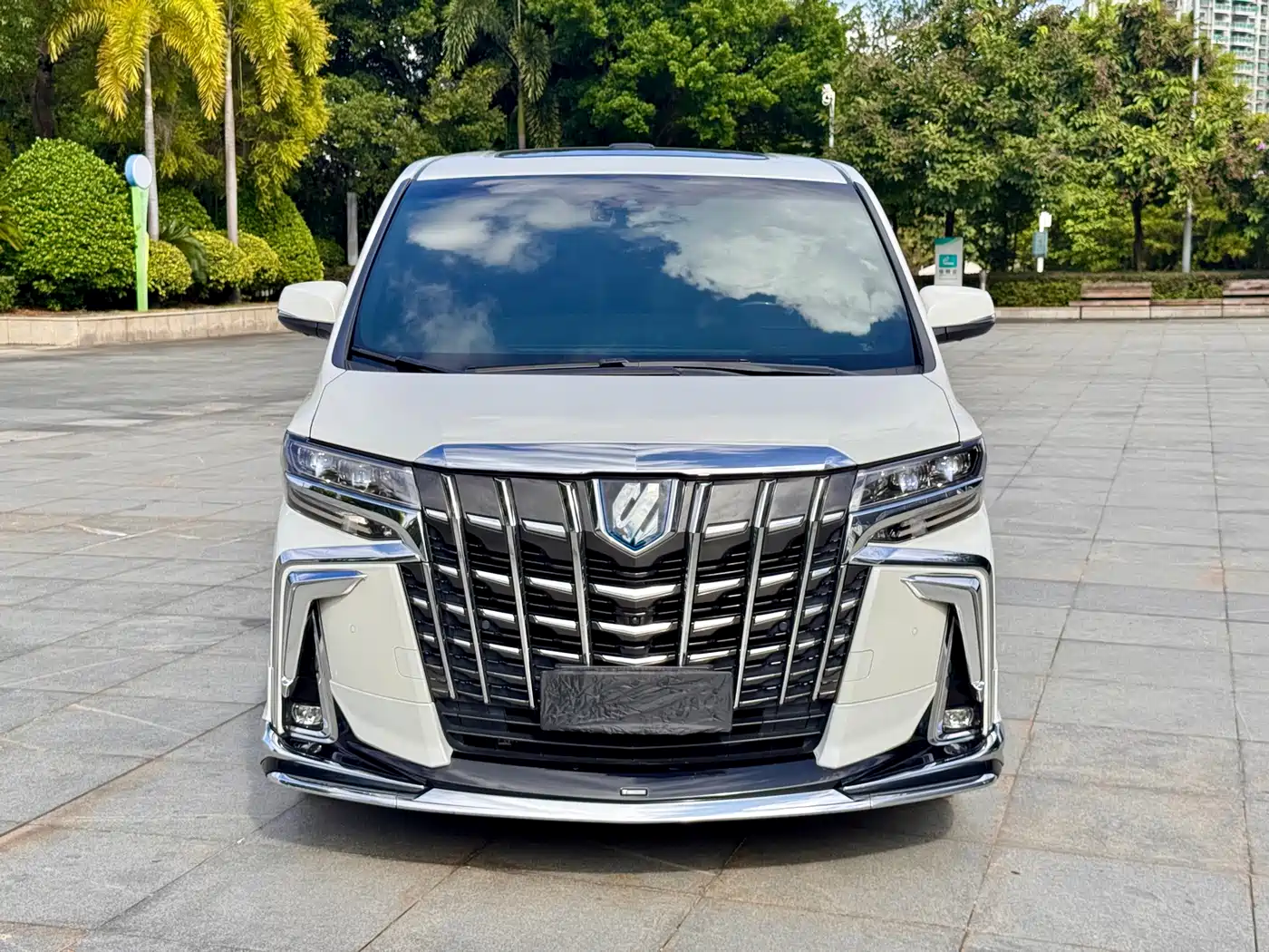 Toyota Alphard 2021 Hybrid 2.5L Premium фото 2