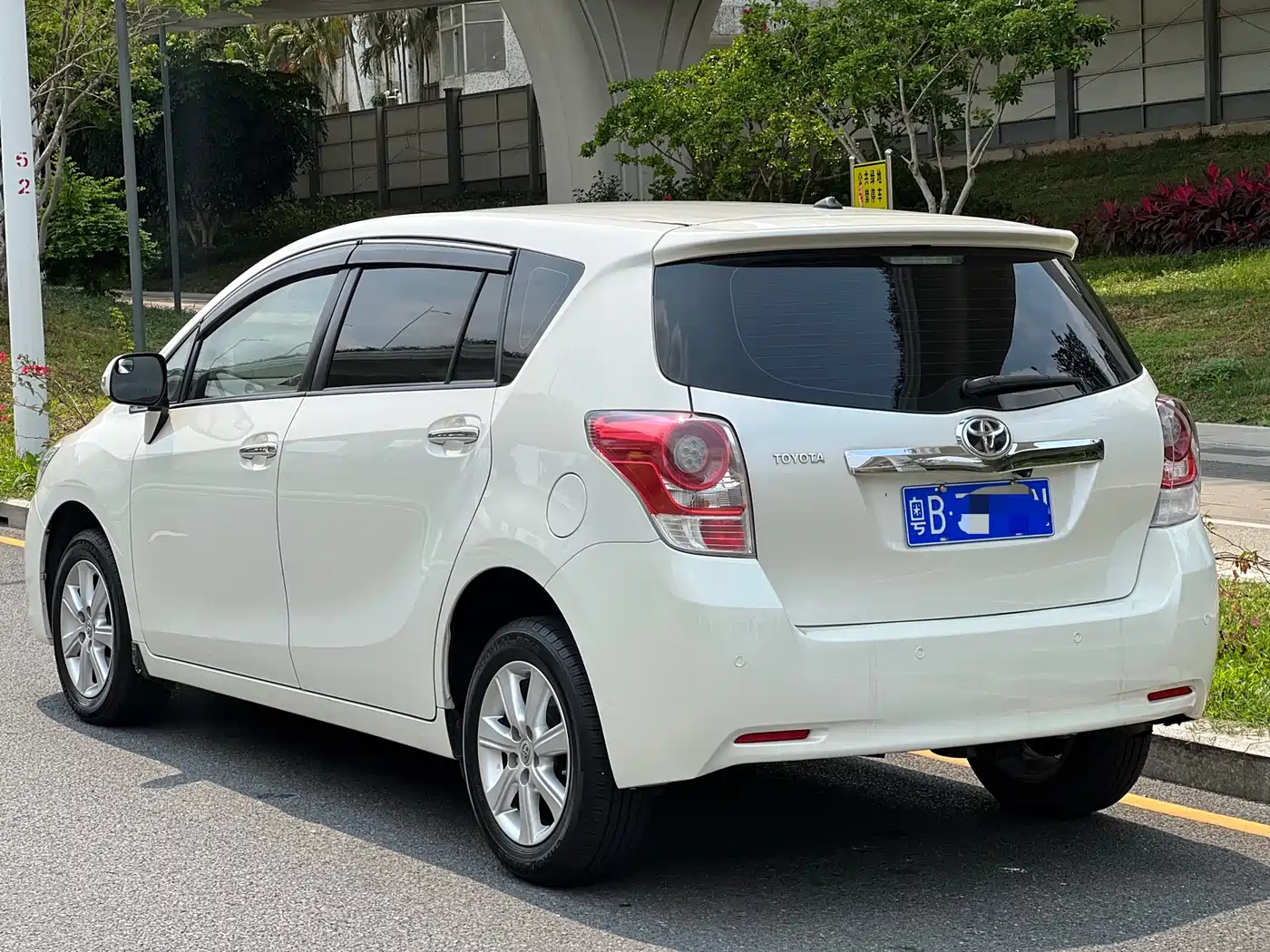 Toyota E'Z 2014 Xingyao 180E CVT Elite фото 4