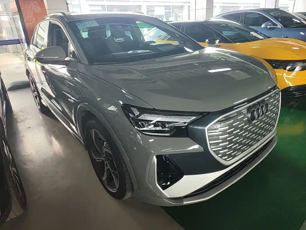 Photo 4 - Audi Q4 e-tron