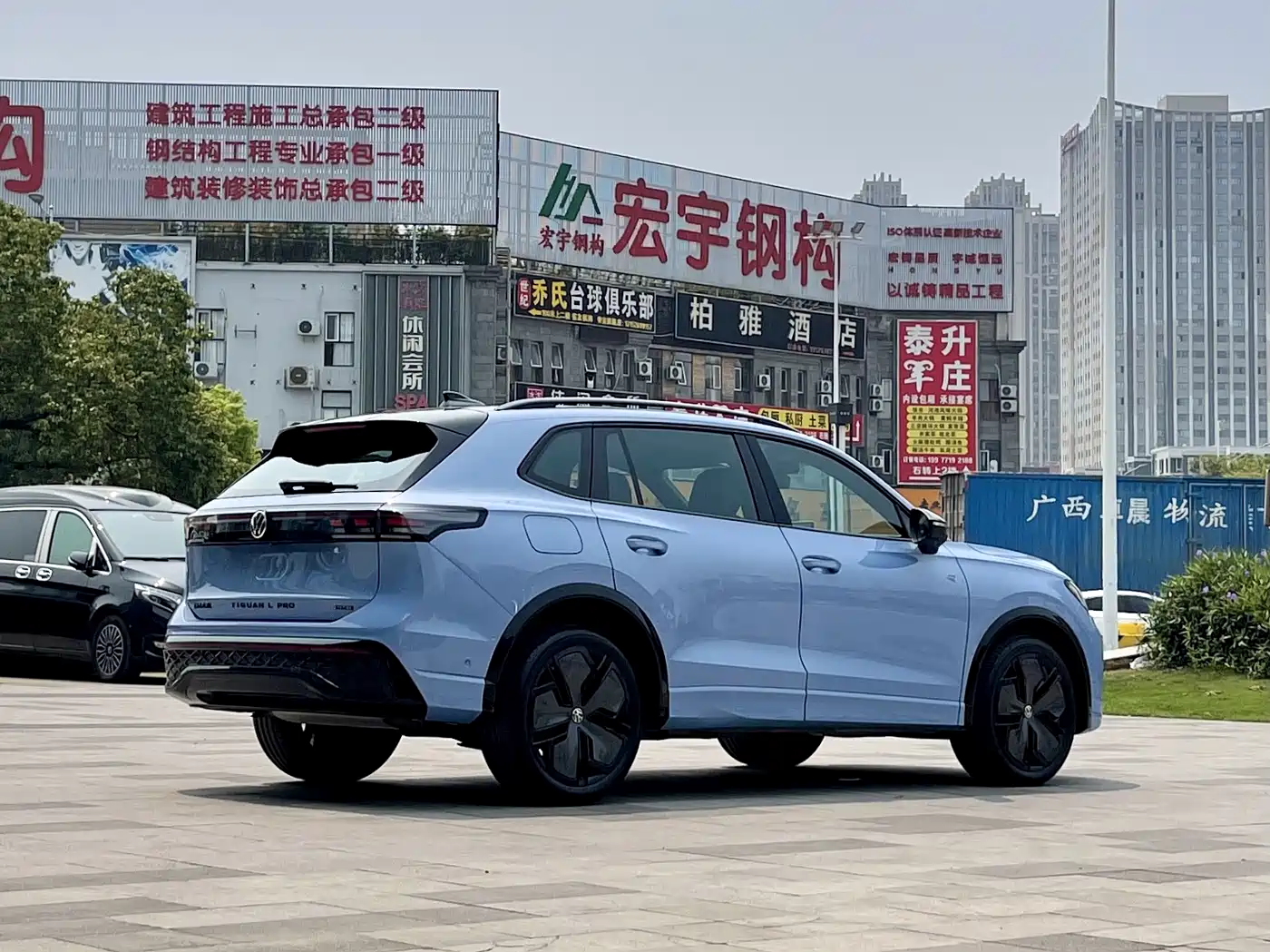 Volkswagen Tiguan L 2024 PRO 380TSI 4WD R-Line Premium Edition фото 7