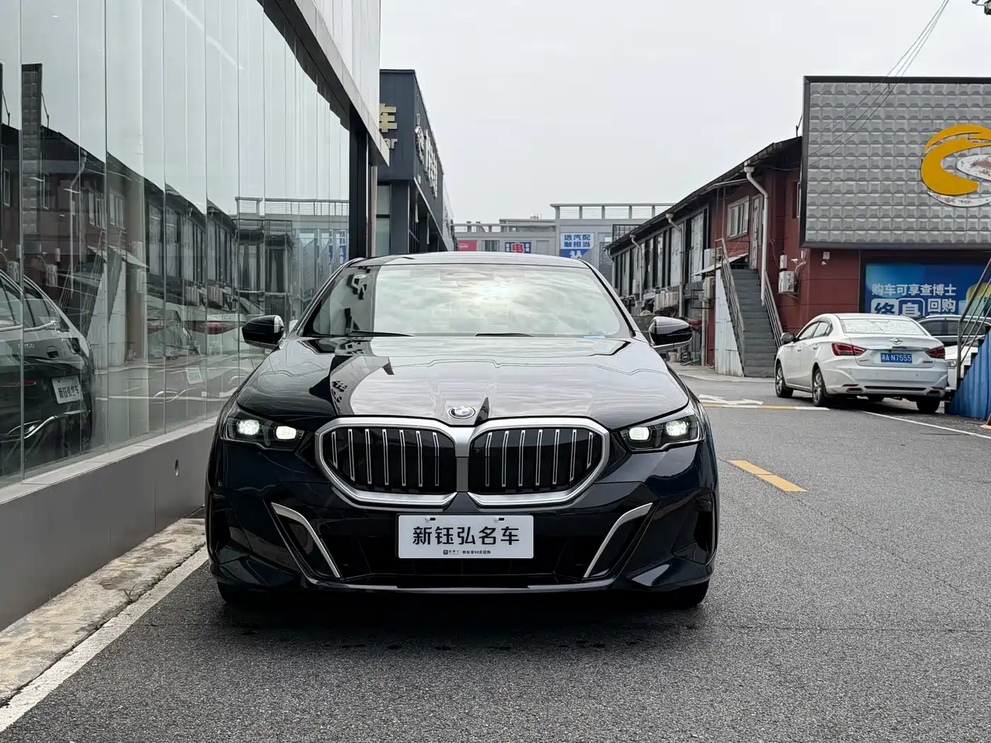 BMW 5 Series 2025 530Li Premium M Sport Package фото 2