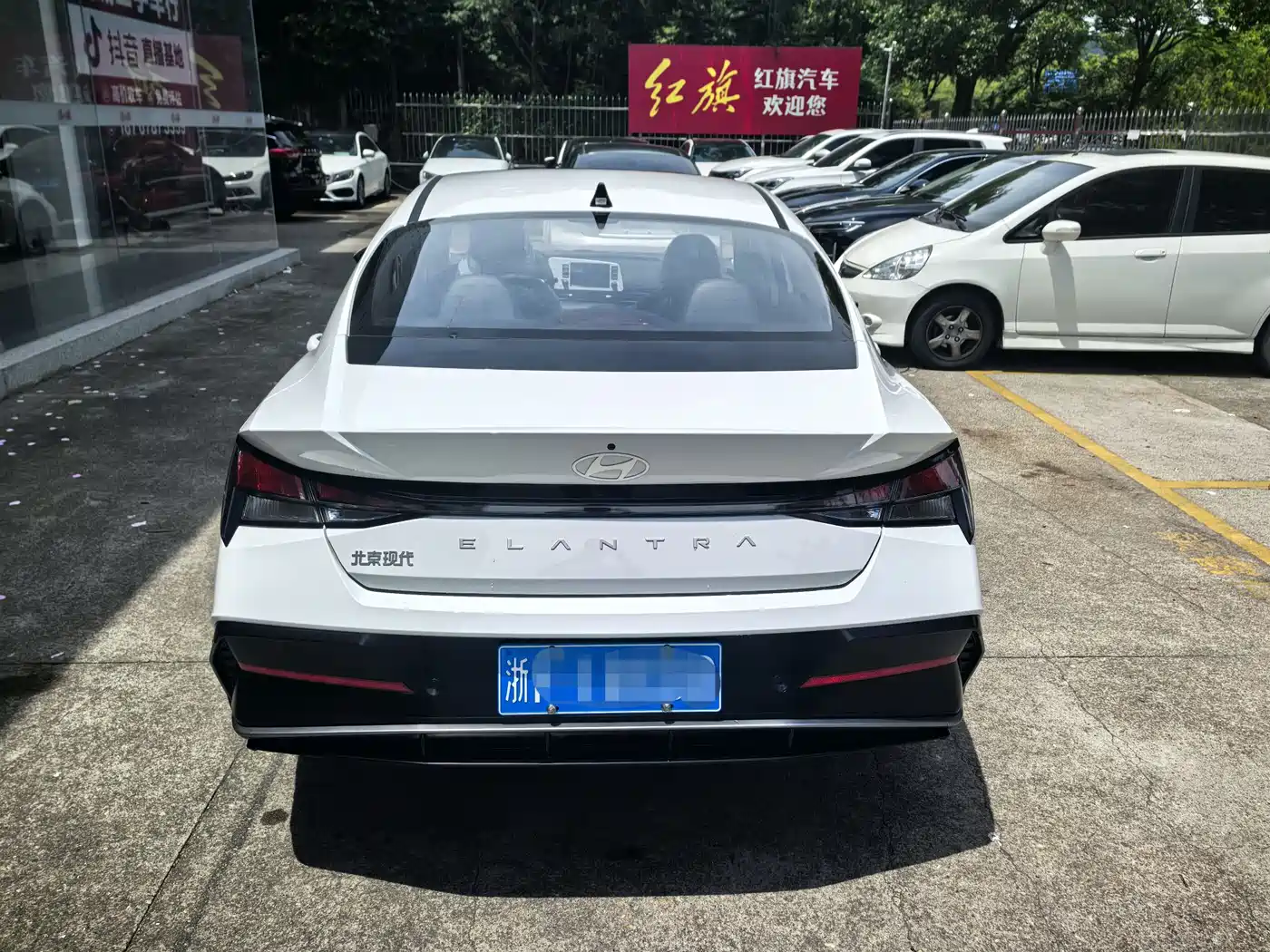 Hyundai Elantra 2023 1.5L CVT GLX Elite Edition фото 13
