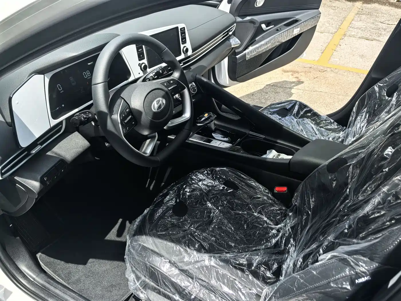 Hyundai Elantra 2023 1.5L CVT GLX Elite Edition фото 4