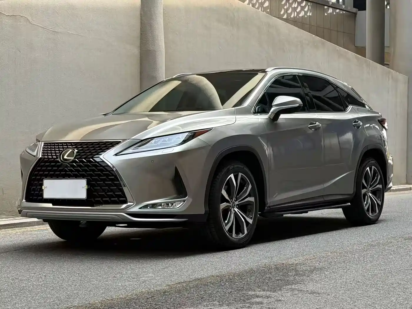 Фото 1 - Lexus RX