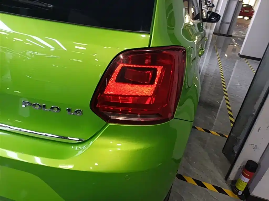 Volkswagen Polo 2014 1.6L Automatic Luxury Edition фото 8