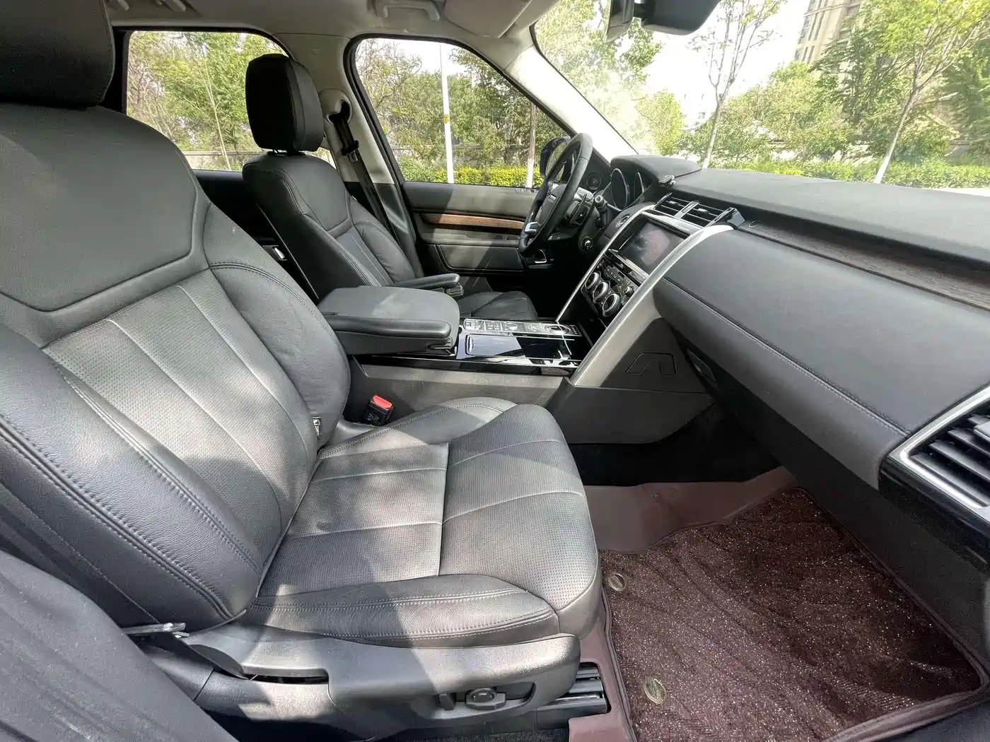 Land Rover Discovery 2017 3.0 SC V6 HSE фото 9