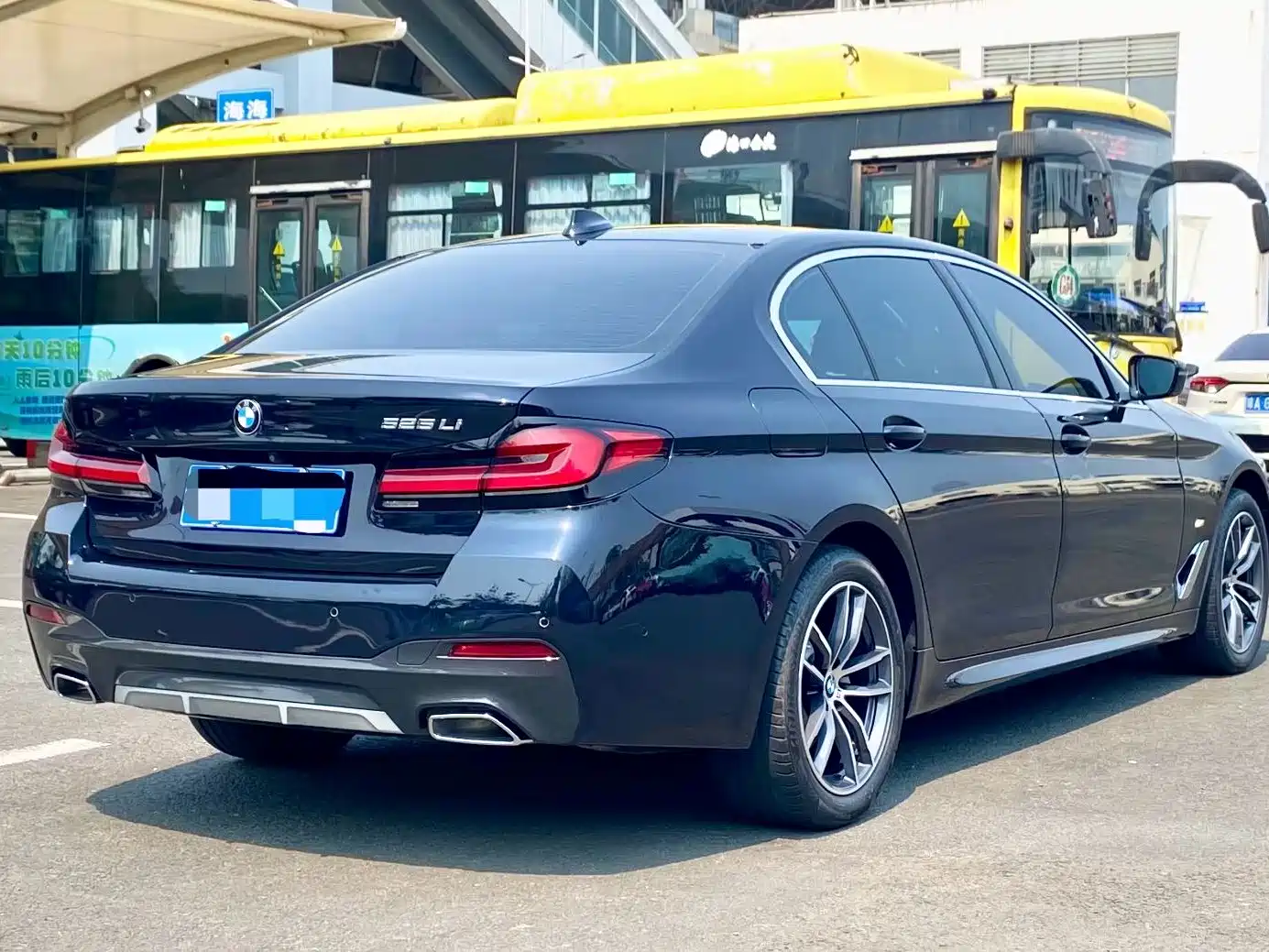 BMW 5 Series 2021 525Li M Sport Package фото 9