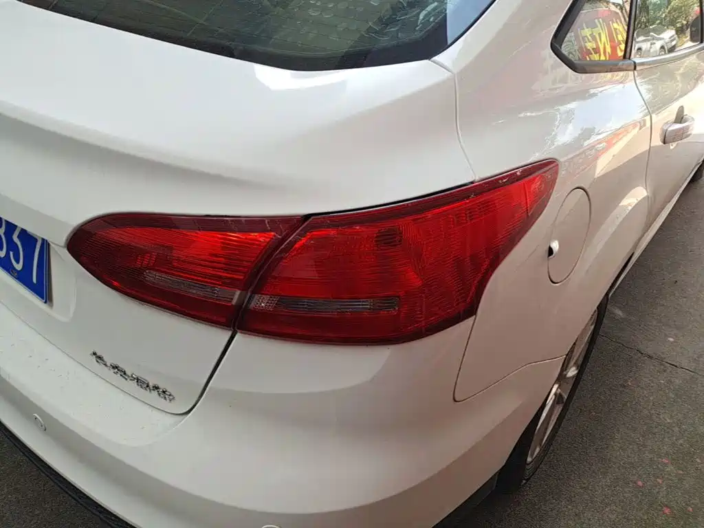Фото 8 - Ford Focus