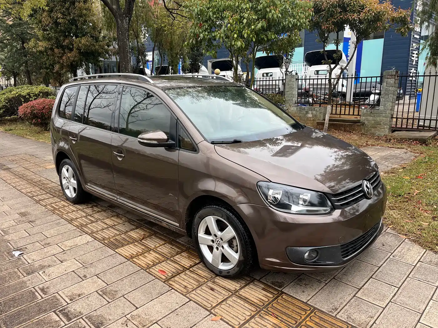 Volkswagen Touran 2013 1.4T DSG Comfort 5-seater фото 3