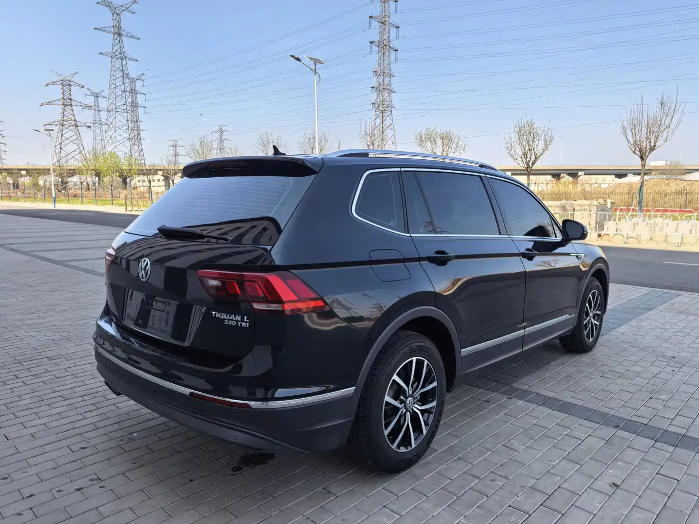Volkswagen Tiguan L 2018 Facelift 330TSI Automatic 2WD Luxury Edition фото 8