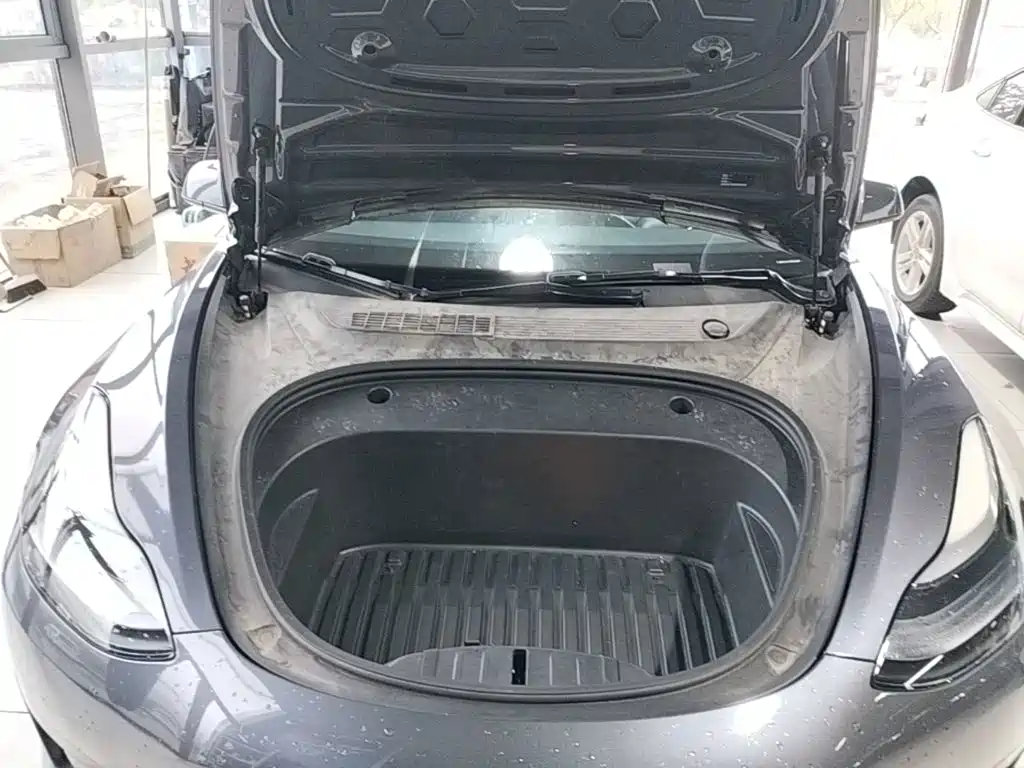 Фото 16 - Tesla Model 3