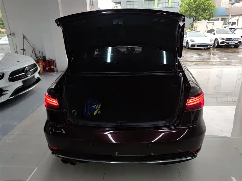 Audi A3 2018 30th Anniversary Limousine 35 TFSI Style фото 19