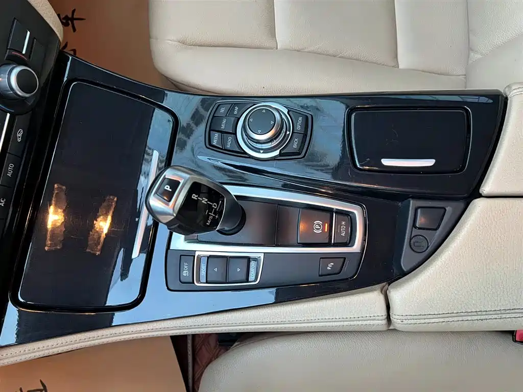BMW 5 Series (Import) 2013 520i Elegance фото 12