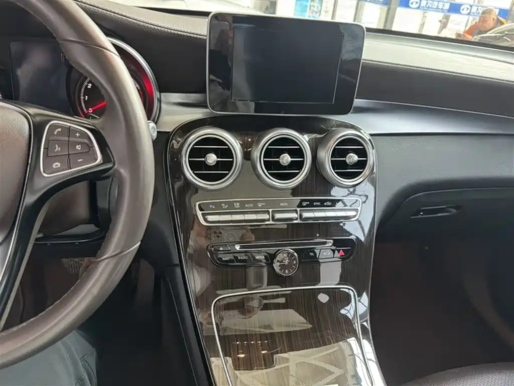 Mercedes-Benz GLC 2017 GLC 260 4MATIC Luxury фото 14
