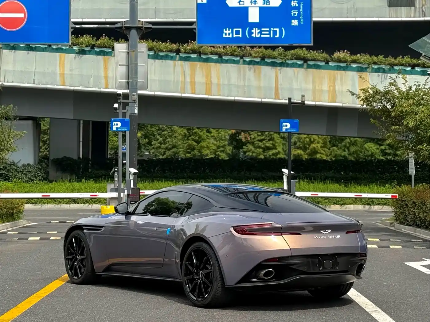 Aston Martin DB11 2022 2022 4.0T V8 Coupe