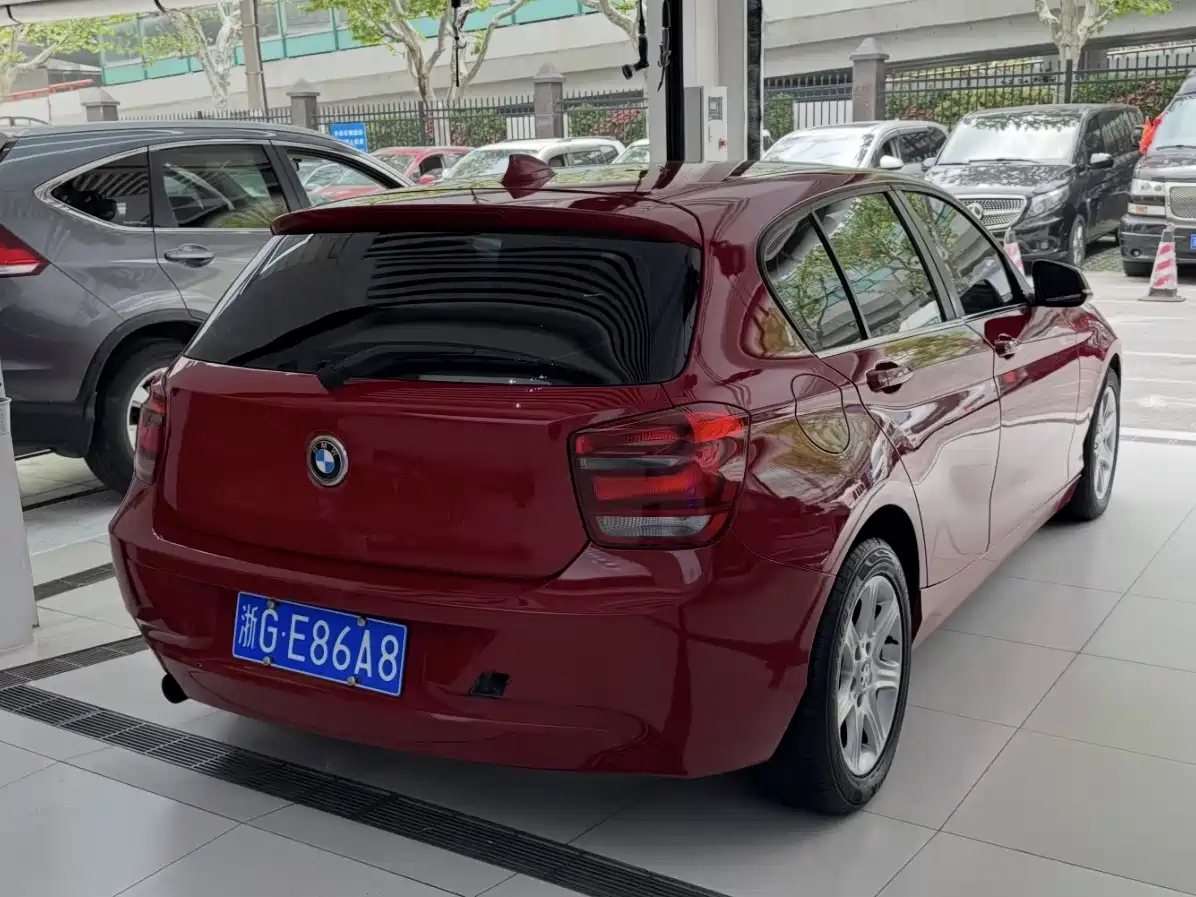 Photo 3 - BMW 1 Series (Import)