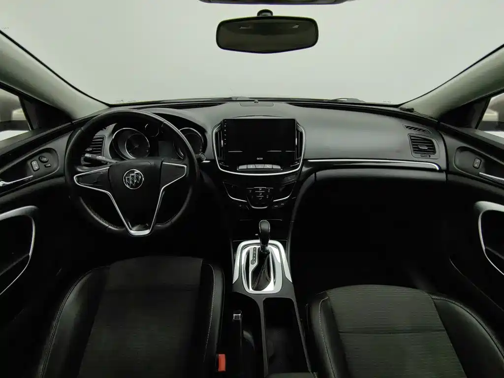 Photo 5 - Buick Regal