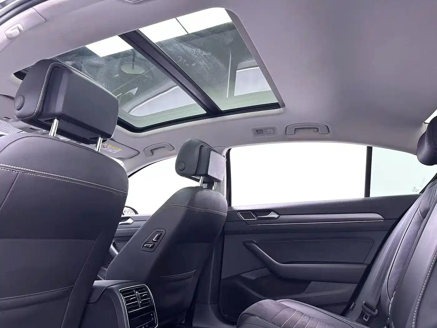 Volkswagen Magotan 2020 330TSI DSG Luxury фото 3