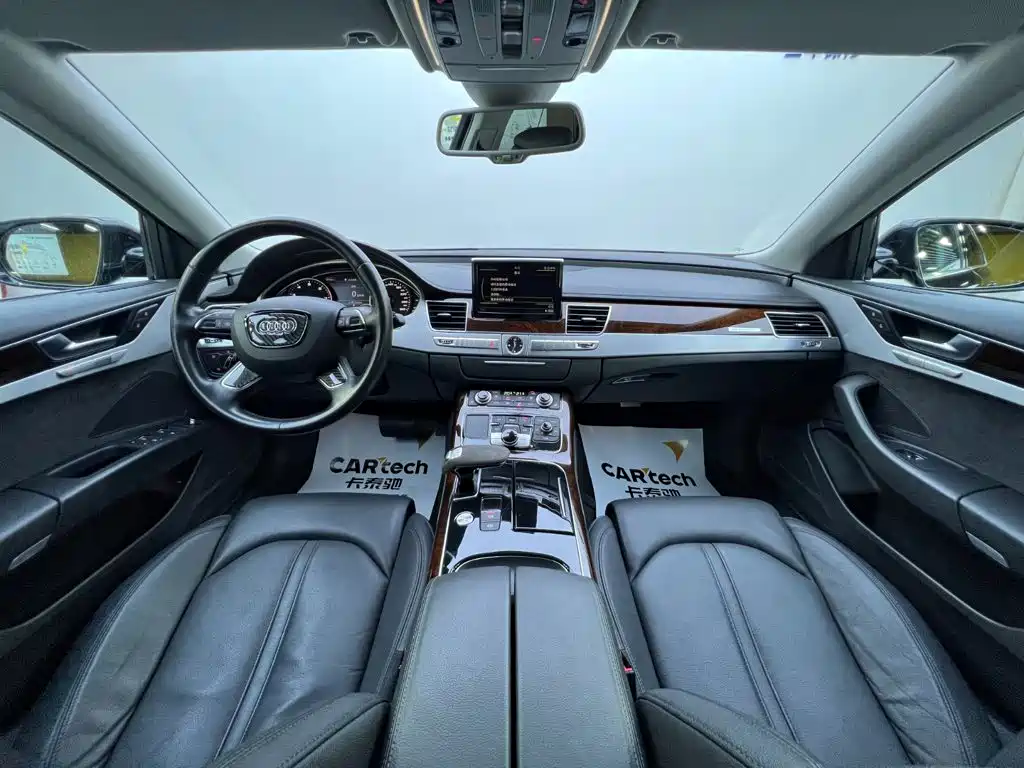 Фото 9 - Audi A8