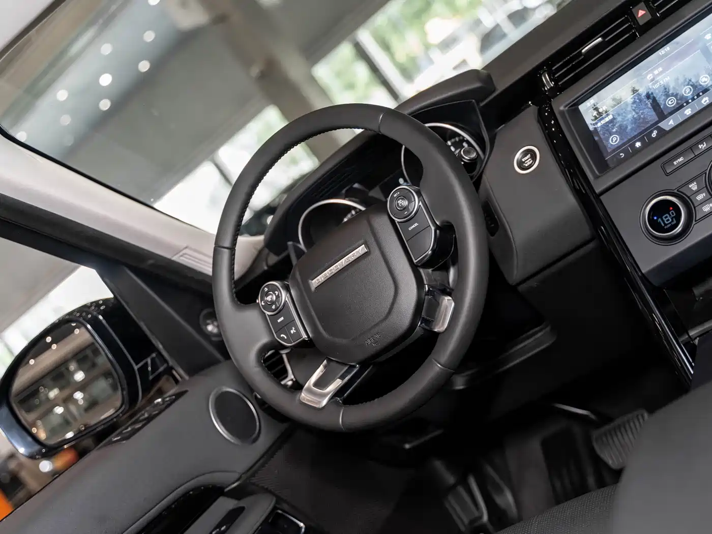 Land Rover Discovery 2018 3.0 SC V6 SE фото 21