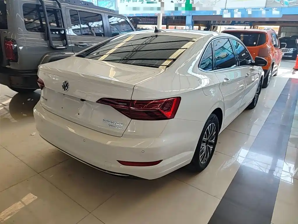 VOLKSWAGEN SAGITAR