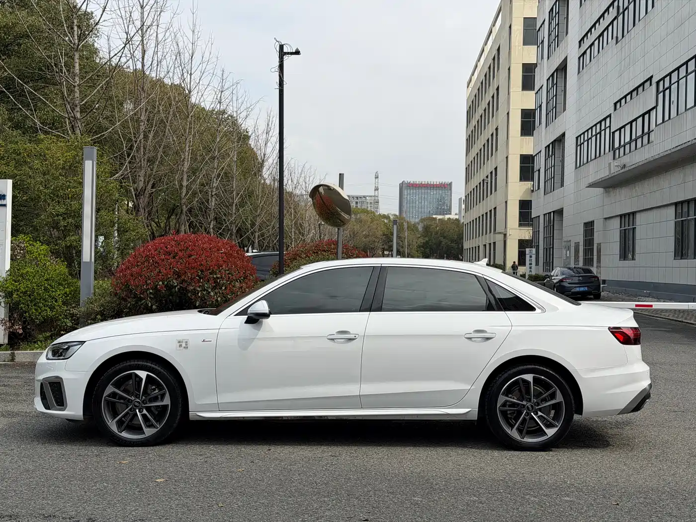 Audi A4L 2025 2 Million Celebration Edition 40 TFSI Fashion Dynamic фото 3